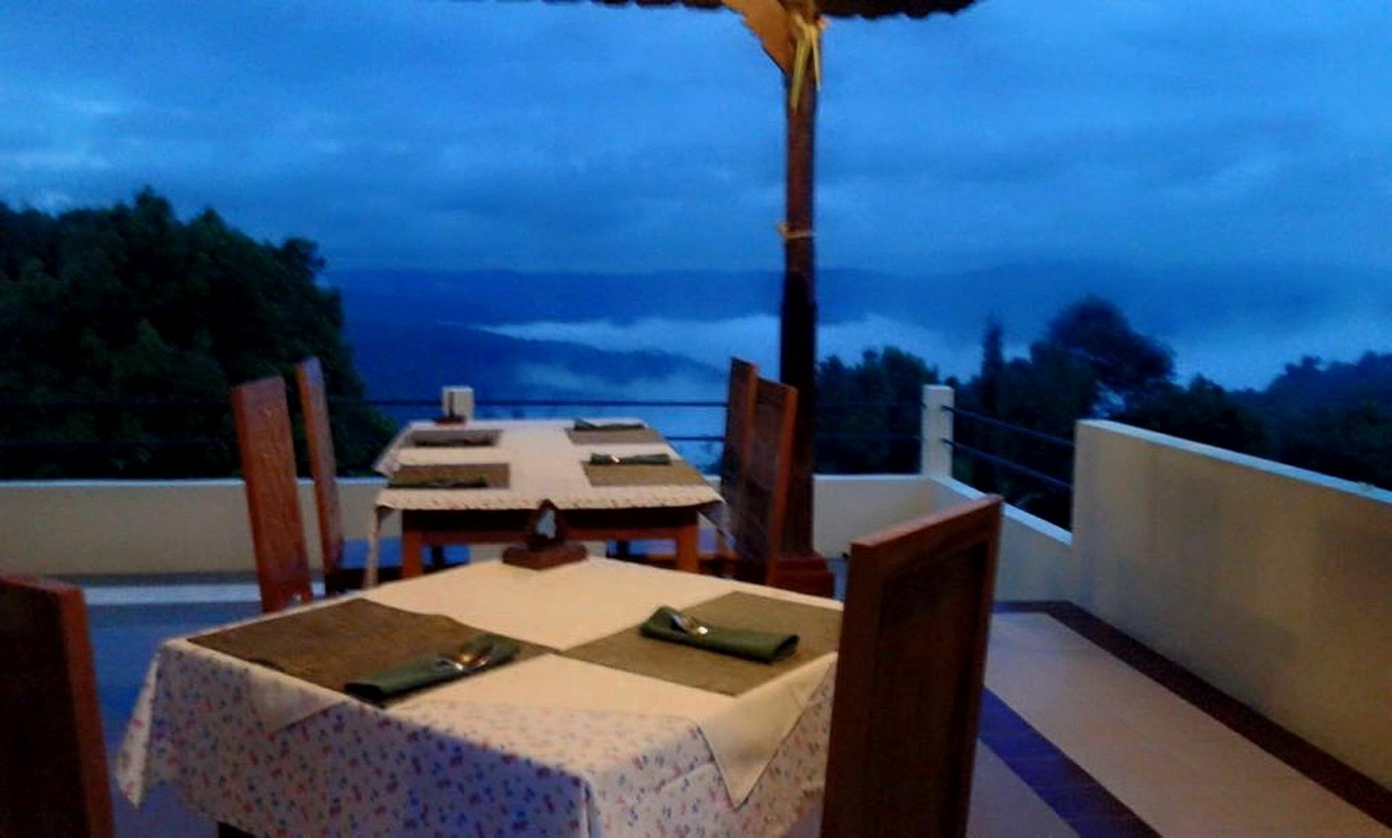 KARANG SARI Guesthouse Munduk Eksteriør billede