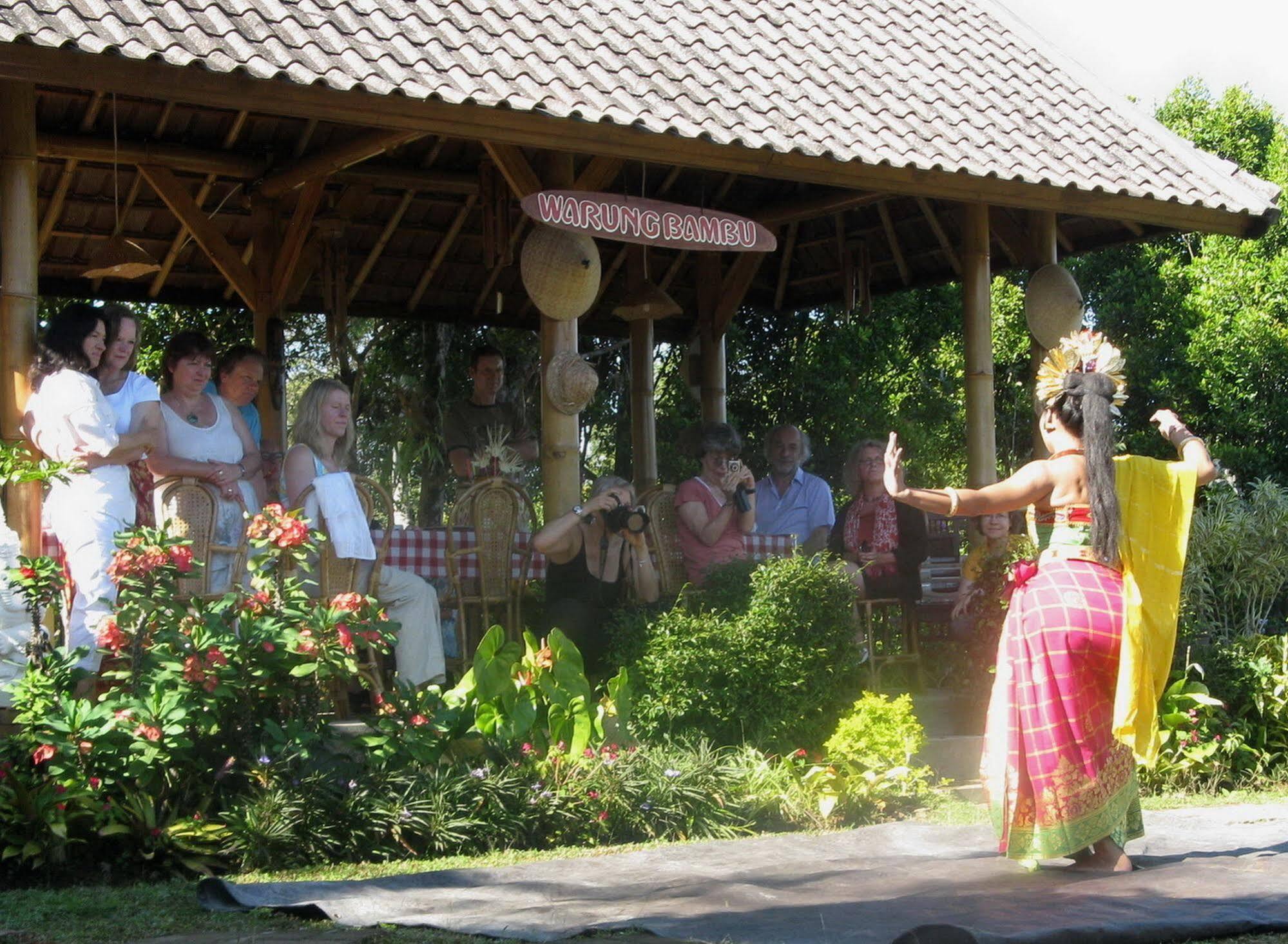 KARANG SARI Guesthouse Munduk Eksteriør billede